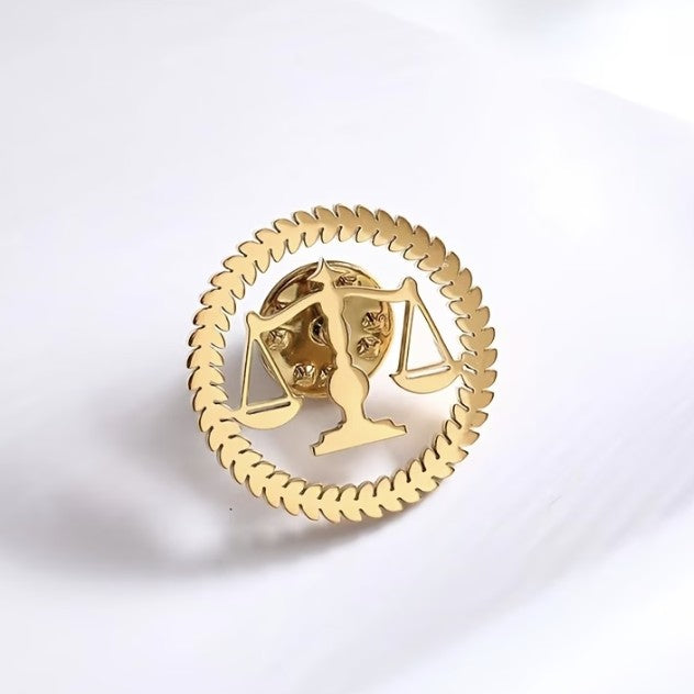 Épinglette Balance de la Justice - Broche Avocat Plaquée Or
